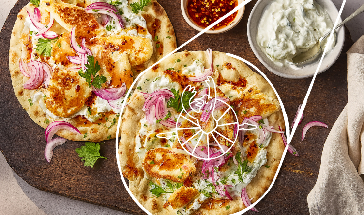 Pikáns-mézes Tandoori grillsajt, laposkenyéren